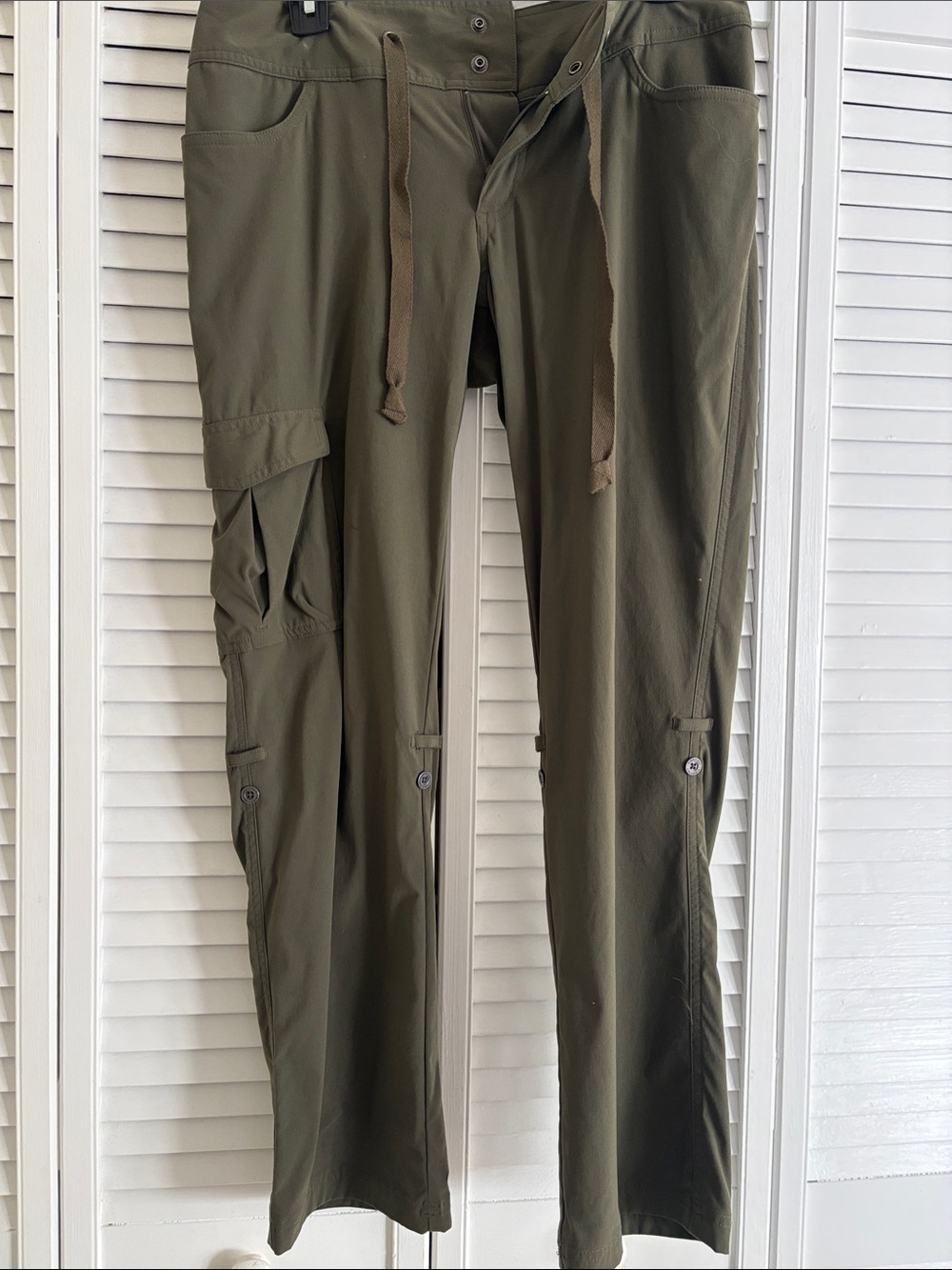 Columbia Olive Green women's Cargo Pants Omni shield advanced repellency
